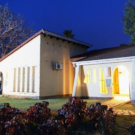 Kadoma Hotel & Conference Centre Kültér fotó