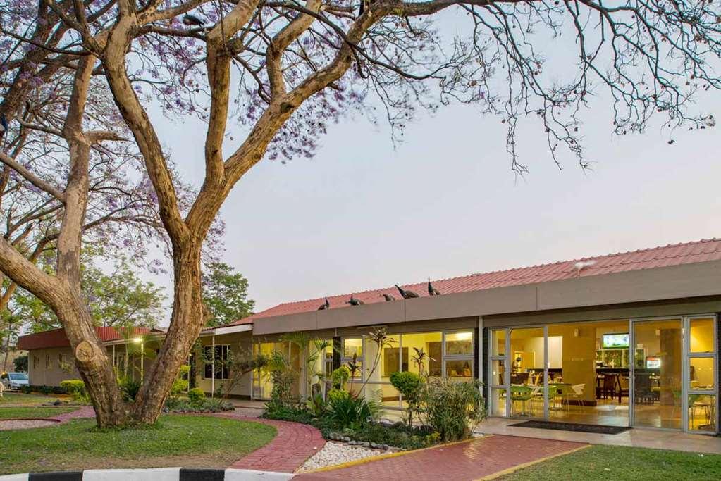 Kadoma Hotel & Conference Centre Kültér fotó
