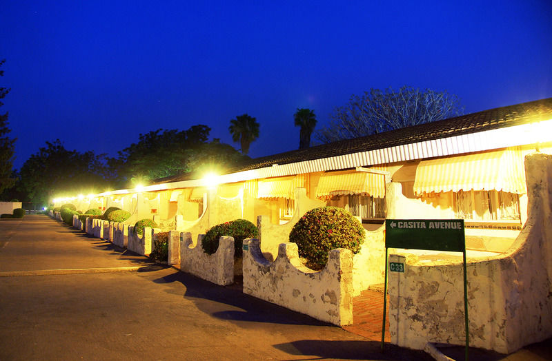 Kadoma Hotel & Conference Centre Kültér fotó