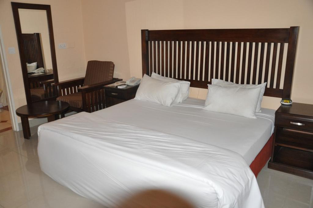 Kadoma Hotel & Conference Centre Kültér fotó