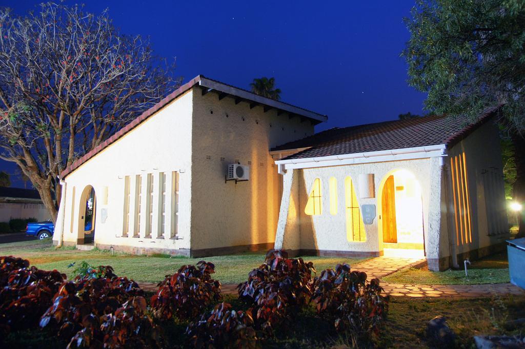 Kadoma Hotel & Conference Centre Kültér fotó