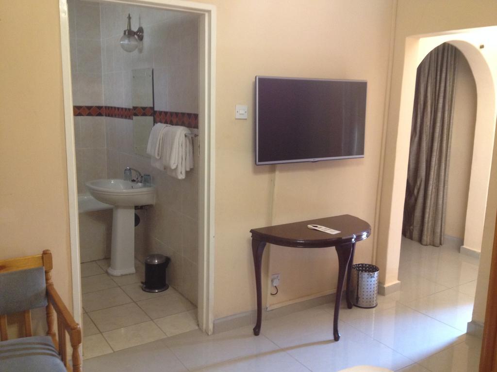 Kadoma Hotel & Conference Centre Kültér fotó