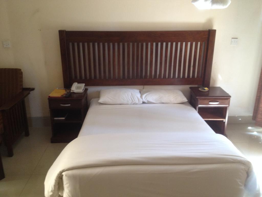 Kadoma Hotel & Conference Centre Kültér fotó