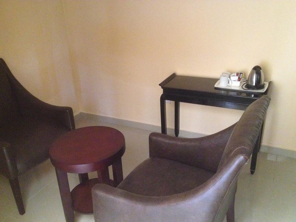 Kadoma Hotel & Conference Centre Kültér fotó
