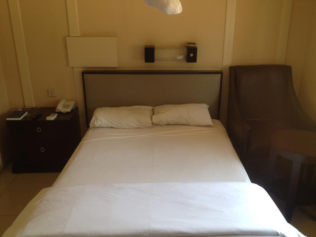Kadoma Hotel & Conference Centre Kültér fotó