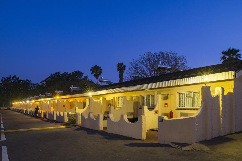 Kadoma Hotel & Conference Centre Kültér fotó