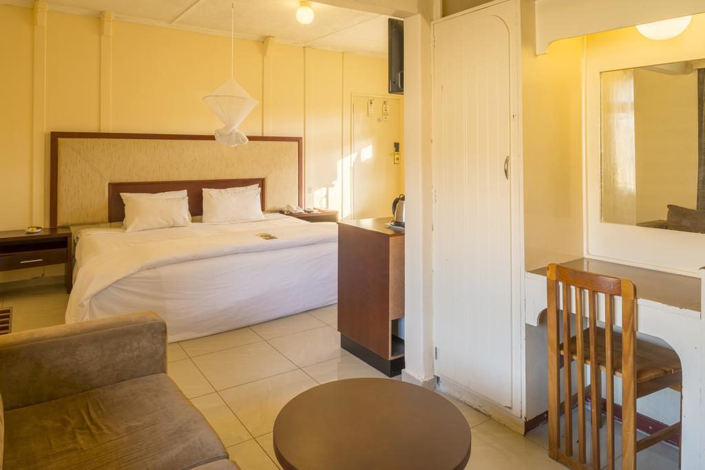 Kadoma Hotel & Conference Centre Kültér fotó