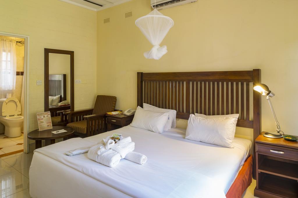 Kadoma Hotel & Conference Centre Kültér fotó