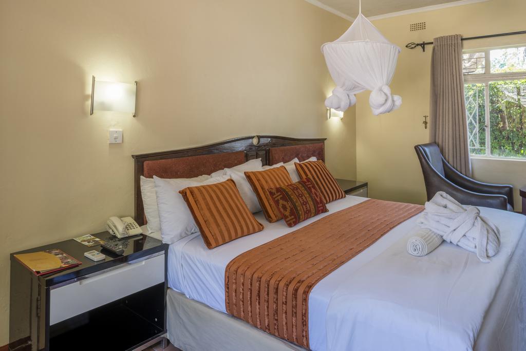 Kadoma Hotel & Conference Centre Kültér fotó