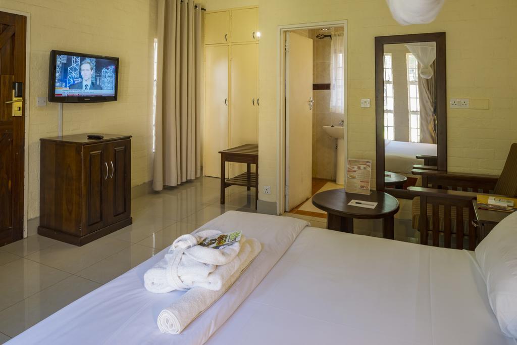 Kadoma Hotel & Conference Centre Kültér fotó