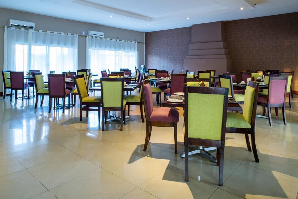 Kadoma Hotel & Conference Centre Kültér fotó