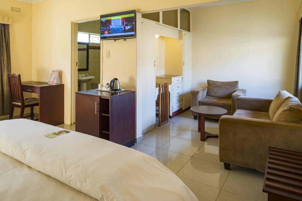 Kadoma Hotel & Conference Centre Kültér fotó