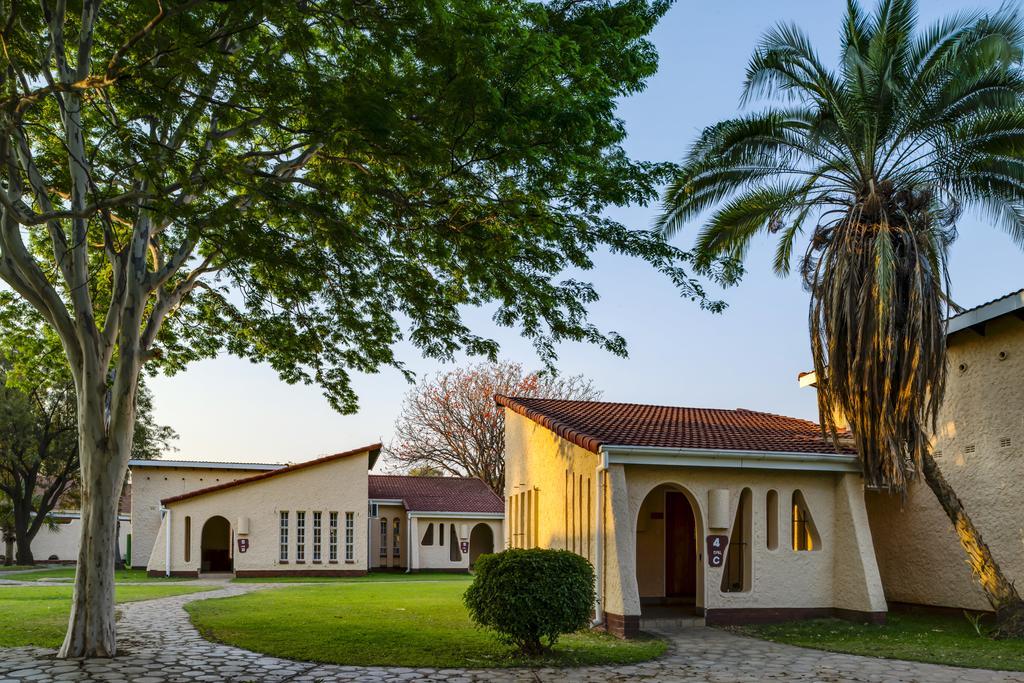 Kadoma Hotel & Conference Centre Kültér fotó
